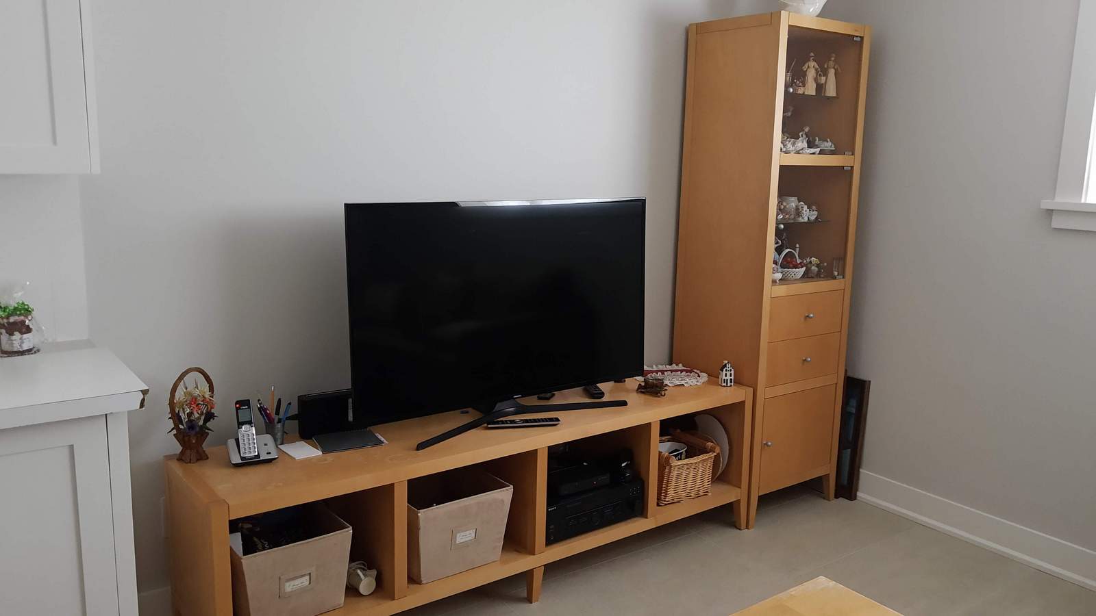 Maple Entertainment Unit